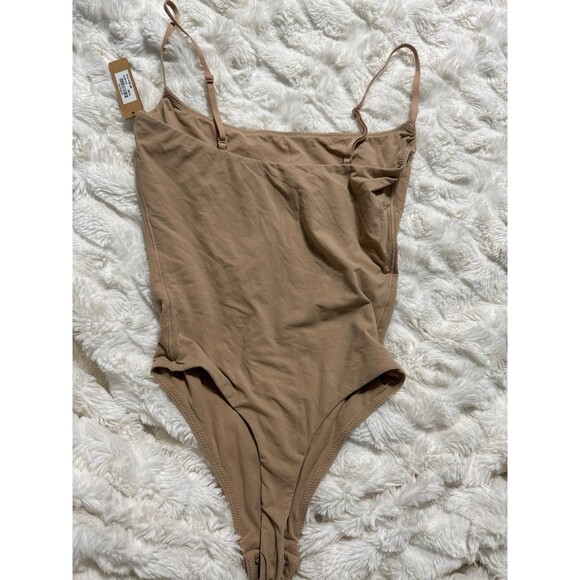 Skims Fits Everybody Cami Bodysuit - Picture 4 of 5